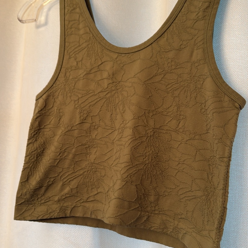 BKE Green Textured Crop Top - Picture 2 of 4